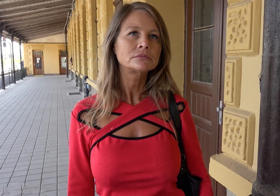 Зрелая чешка трахается на железнодорожном вокзале с незнакомым мужчиной