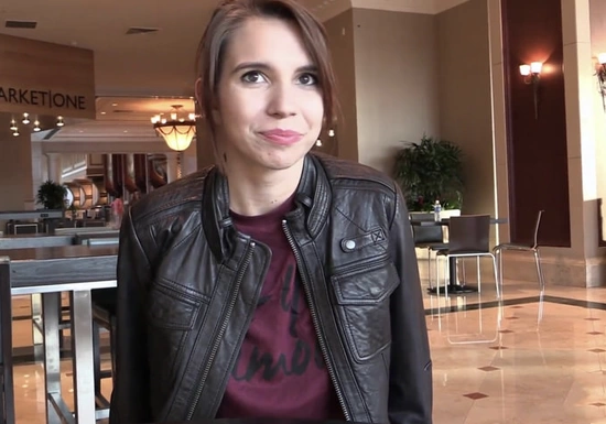 Развел на секс милашку и обкончал личико в своем номере