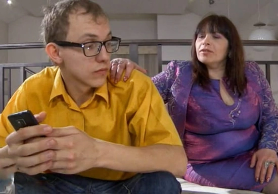 Скромный очкарик даже представить не мог что сможет трахнуть такую зрелую русскую женщину