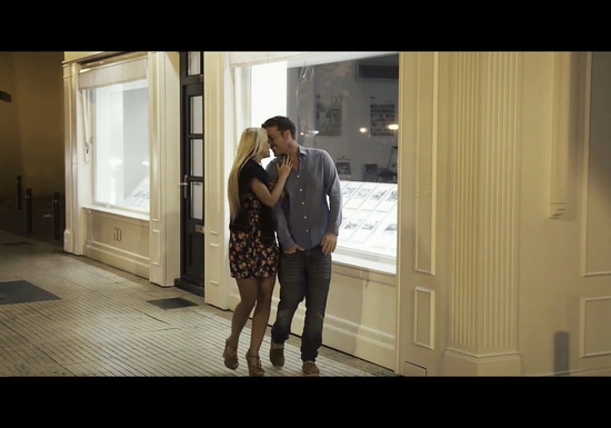 Романтическая прогулка закончилась красивым и страстным сексом прямо на улице