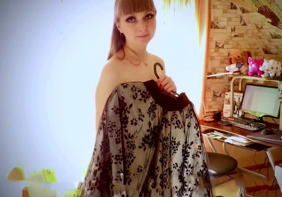 Застал сестру во время переодевания и развел на секс