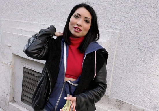 Пикапер снял на улице туристку и сразу же пригласил в гости для секса