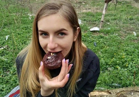 Реальный минет на природе с простой русской девушкой снятый на телефон