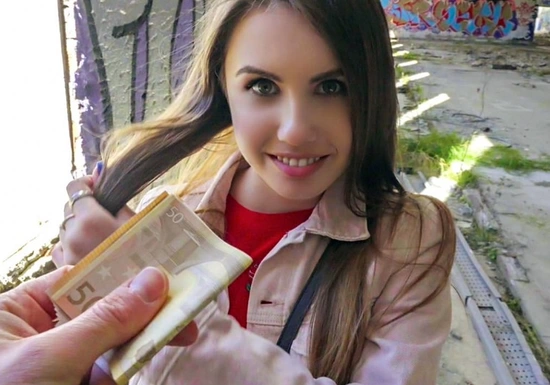 Симпатичная украинка повелась на секс за бабки богатого иностранца