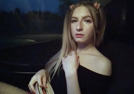 Подвез незнакомку до работы, и за это она дала себя трахнуть в машине