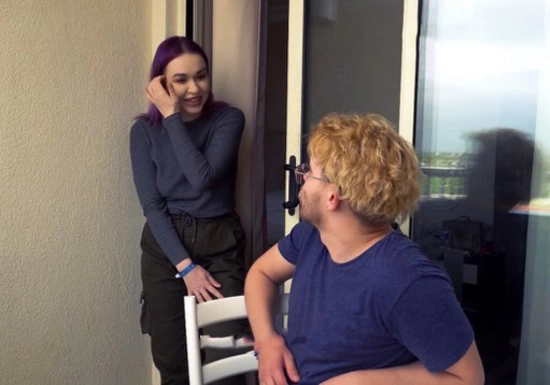 Пришла к сводному брату сосать на балкон, главное чтобы никто не узнал