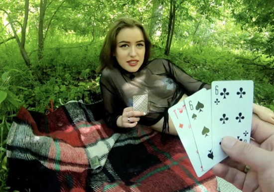 Обыграл девушку в карты, и заказал минет на своё желание