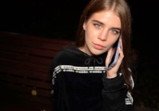 Русская девушка согласилась даже на анал, но это только ради денег!