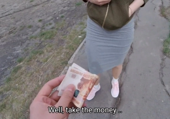 Хотела просто отшить незнакомца, а когда увидела бабки - сразу передумала!