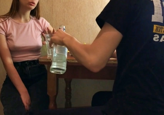 Напоил подружку - я больше не могу - та давай!