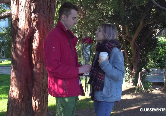 Подарил русской красотке букет цветов, только ради секса