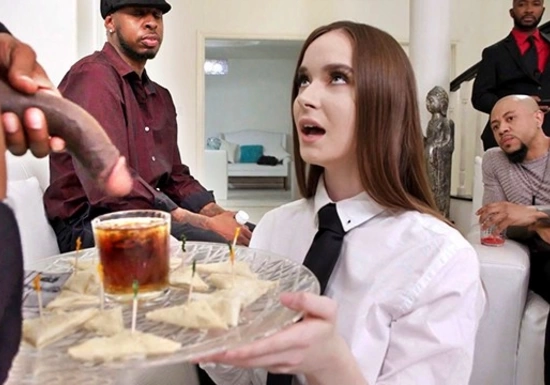 Негры трахают толпой молодую красивую девушку - групповая ебля