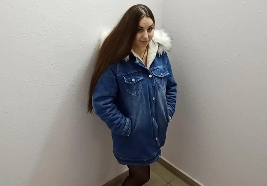 Не сдержалась и захотела сделать другу минет в подьезде - классное русское порно