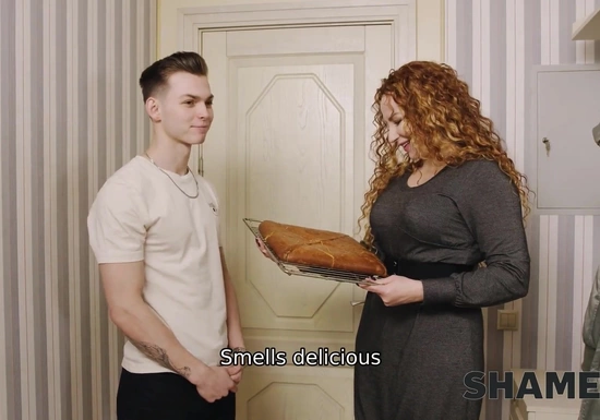 Здравствуйте, я ваша новая соседка... Зрелая русская соседка зашла в гости..