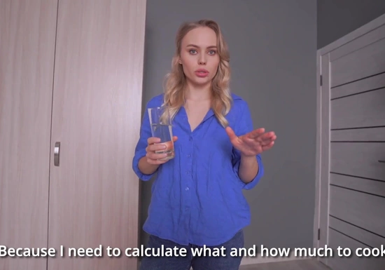 Милая русская мачеха специально пролила воду на пасынка, чтобы заняться с ним сексом