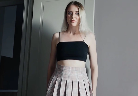 Позвал в комнату сводную сестру, чтобы заняться с ней сексом