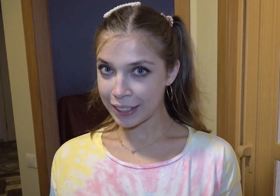 Одинокая русская девушка вызвала мастера на час только ради секса