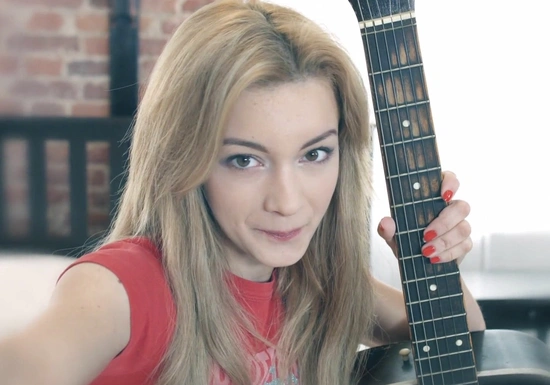 Показала, как она любит анал