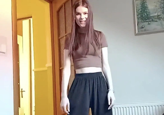 Решил подрочить трусами сводной сестры