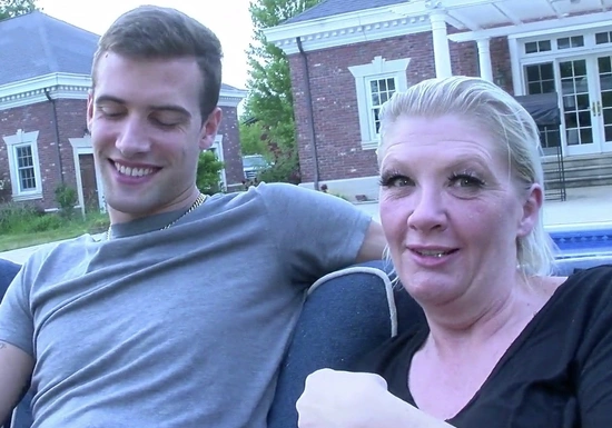 Зрелая шлюшка и молодой парень