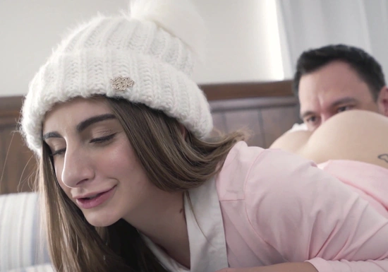 Сводная сестра сама подставила попу