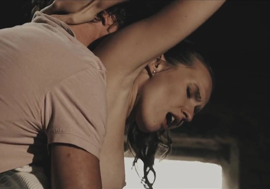 Прогулка с любимым закончилась нежным сексом