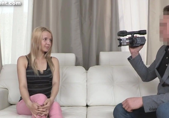 Русская девушка попадает в бизнес через постель