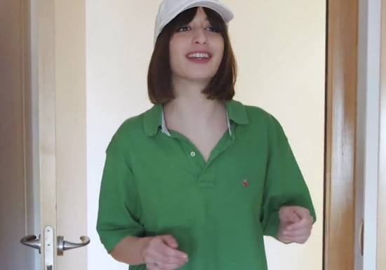 Курьерша доставила пиццу и зашла на секс