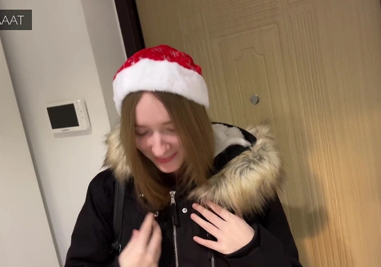 Подруга получает свой первый секс в бритую киску