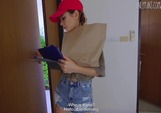 Как русская доставщица стала шлюшкой