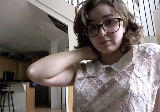 Один дома с милой сводной сестрой