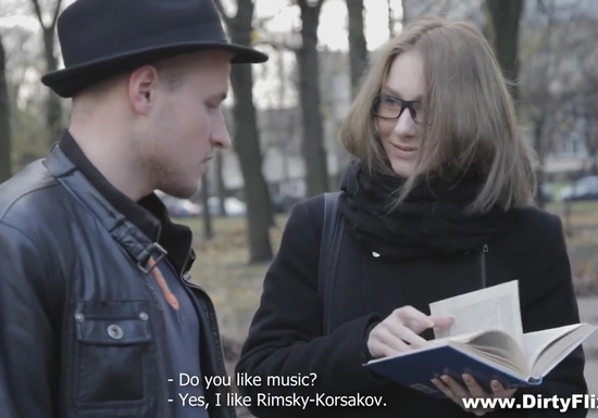 Соблазнил скромную девушку и сладко трахнул