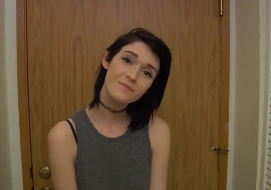 Милашка трахнулась с отчимом подруги со спермой в киску