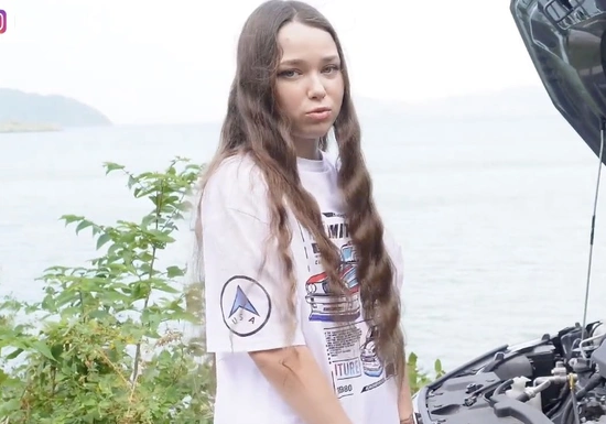 У меня машина заглохла.. не поможите мне?