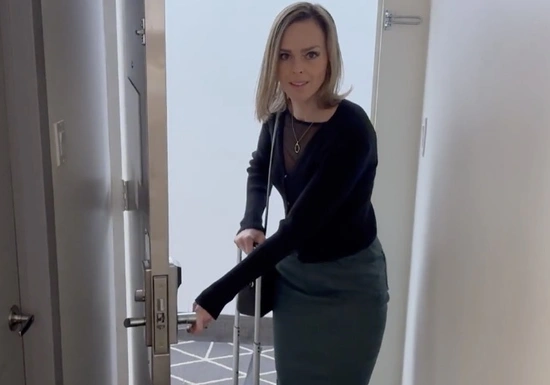 Два толстых члена трахают красивую жену