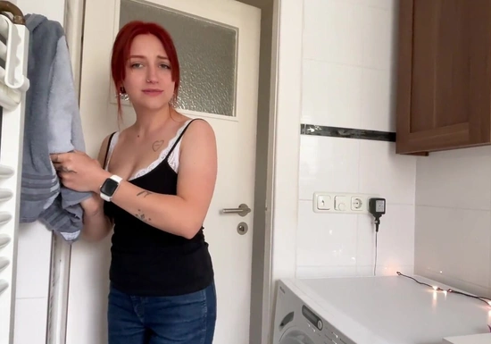 Застукала парня на дрочке и дала кончить в рот