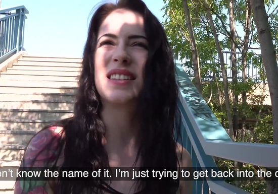 Американец в Европе соблазнил девушку и кончил внутрь на улице