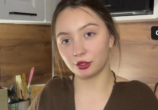 Незнакомка с улицы трахнулась с парнем, у которого никогда не было девушки