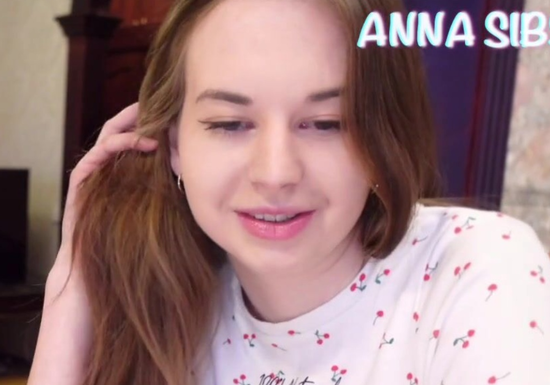 Расслабься, я хочу тебя — сводная сестра с дилдо в пизде соблазнила брата прямо на кухне