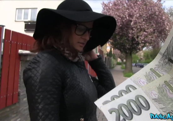 Модная студентка дала за деньги